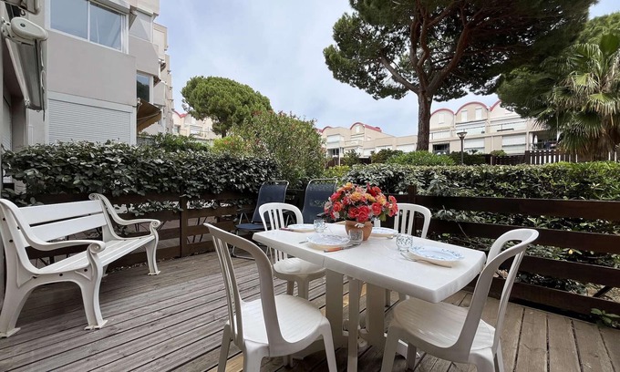 Port Rive Gauche Apartment | Charming Studio with Parking, Terrace & Pool Close to Grazel Beach, Gruissan