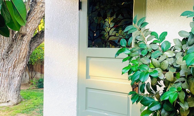 Altadena Apartment | Charming studio with WiFi and AC in serene Altadena