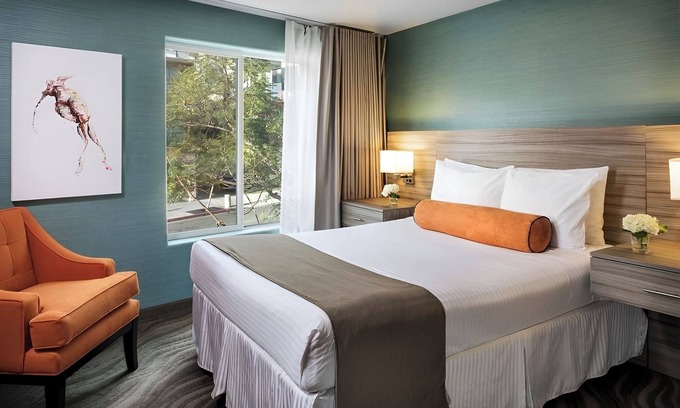 Little Italy Hotel | Charming Suite Perfect for Art Enthusiasts Visiting Little Italy | 3 Units