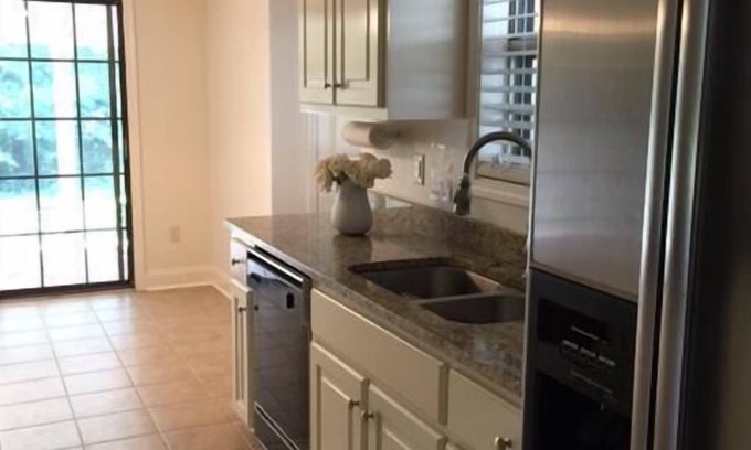Oxford House | Charming Summer + Fall Football Rental - Near Square & Ole Miss Camp