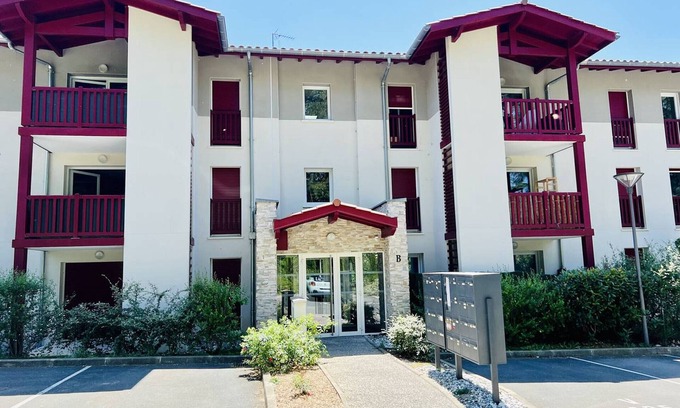 Hasparren Apartment | Charming T2 in Hasparren, 4 Guests, Terrace, Parking, Near City Center