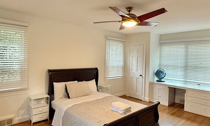Rock Creek Hills House | Charming townhome 1Bd/1Ba nr NIH and Metro Station