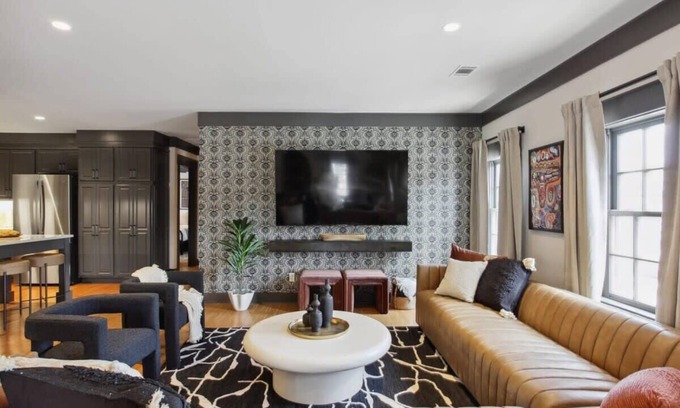 Old West Broad Neighborhood Condo | Charming Townhome | Free Parking