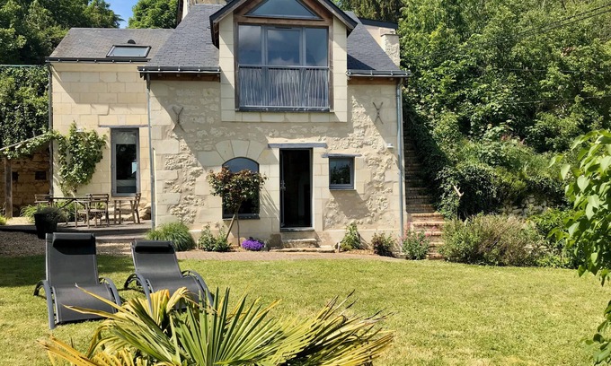 Gennes-Val-de-Loire House | Charming tufa house with garden and views over the village