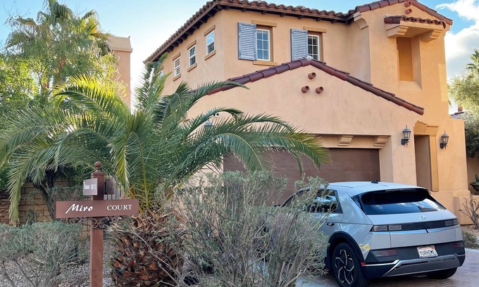 Araby Commons House | Charming Tuscan villa getaway with relaxing pool & spa in fantastic Palm Springs
