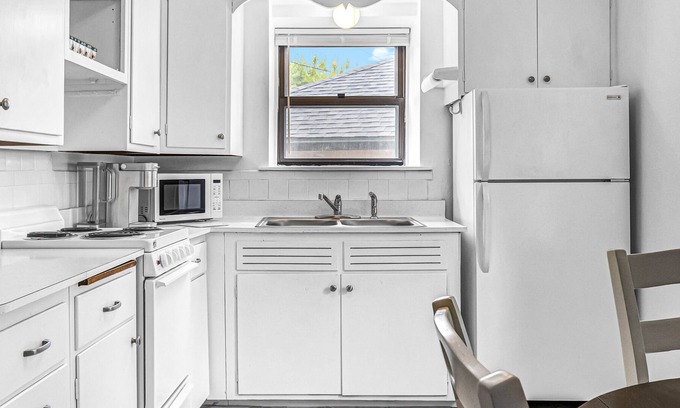 Cedarburg Apartment | Charming/Updated 1BR Apt/Walk to All/Festivals