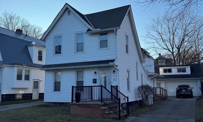 Lakewood House | Charming Updated 2-bedroom Lakewood Oasis