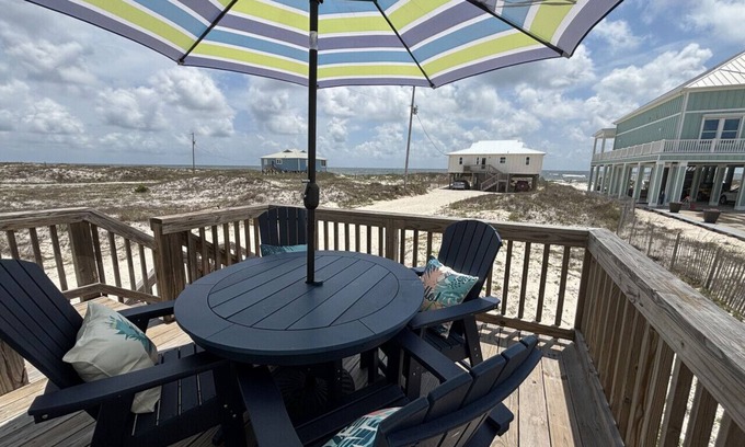 Southpointe House | Charming Updated Beach Cottage in Fort Morgan, AL