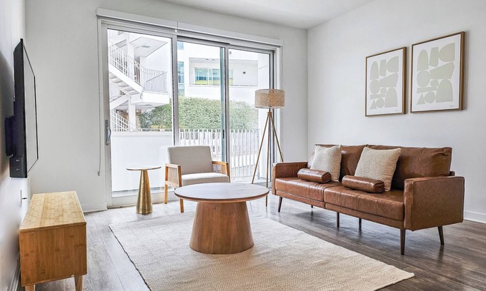 Del Rey Apartment | Charming Urban Oasis 2br/1ba
