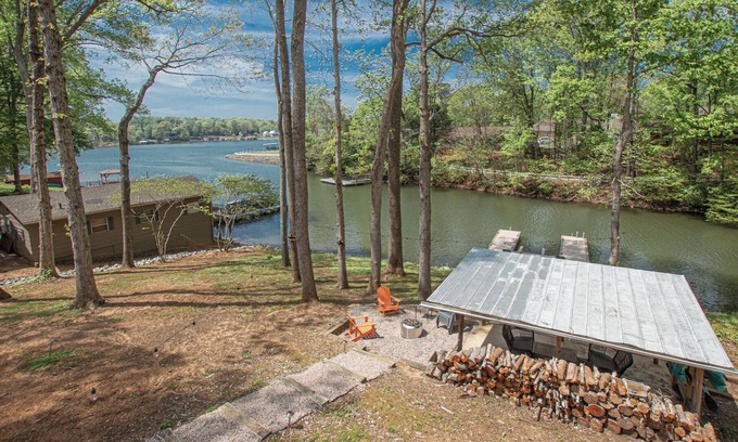 Sherrills Ford Cottage | Charming Lake Front Home - Pet Friendly