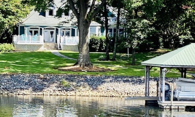 Terrell House | Charming Lakefront 3-bedroom house with private doc in Lake Norman of Catawba