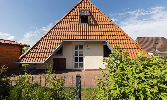Dorumer Neufeld House | Charming vacation home Mellumplate 62 with wood-burning stove.