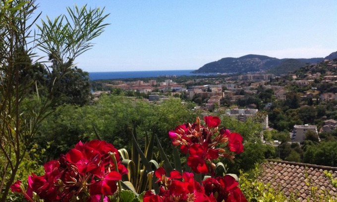 Mandelieu-La-Napoule House | Charming villa in a quiet location with sea and Esterel views overlooking the bay of Mandelieu
