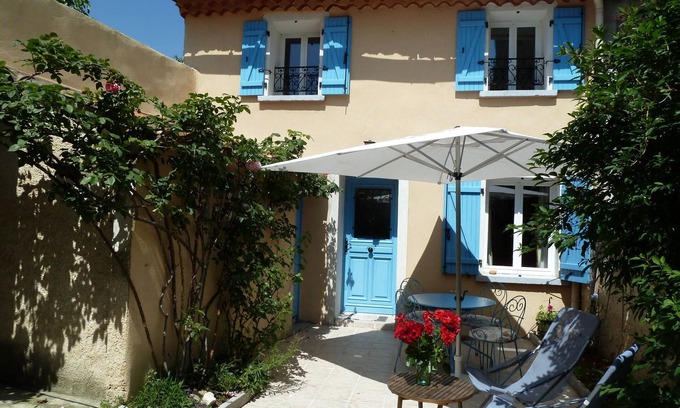 Pernes-les-Fontaines Cottage | Charming village cottage renovated with taste at the heart of the Vaucluse