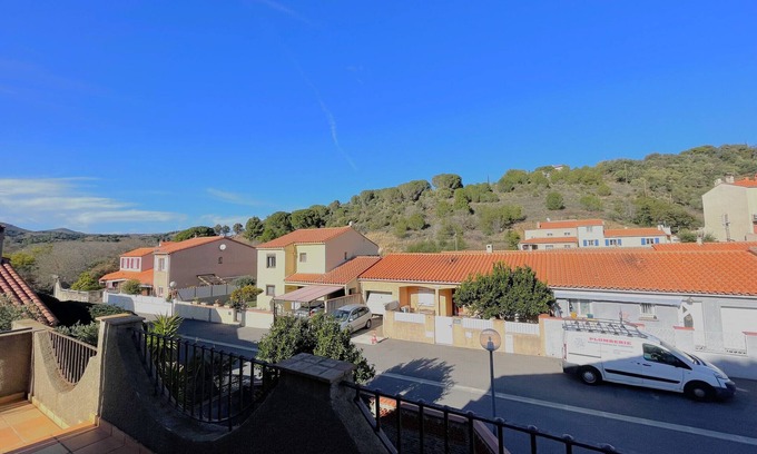 Banyuls-sur-Mer Villa | Charming Villa with Terrace, Garage, and AC, 600m from the Sea in Banyuls-sur-Mer