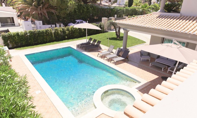 Vale do Garrao Villa | Charming Villa in Algarve, Portugal. Close to the beach and Golf.