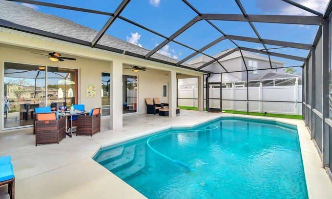 Bridgewater Crossing House | Charming Villa w/ Private Pool & Fireplace