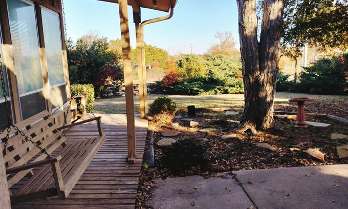 Lawton Villa | Charming villa with 1 huge bedroom and AC, WiFi in beautiful Lawton