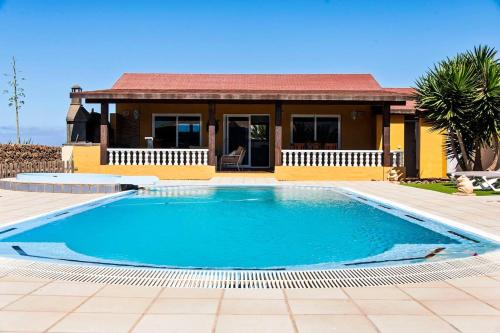 La Oliva Villa | Charming Villa with Sea View in El Roque, Private Pool