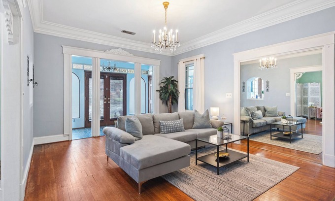 Virginia Highland House | Charming Vintage Modern 1BR, 1BA Apartment in Midtown @Piedmont Park.