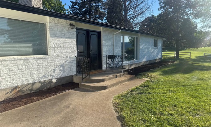 Missoula House | Charming Vintage Rambler With Incredible Views!