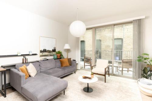 Fifth Ward Apartment | Charming Walkers Point Apt with Balcony