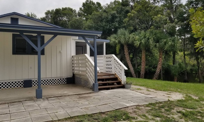 Fort Ogden Cottage | Charming Waterfront Cottage