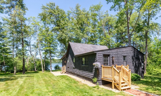 Lochmere House | Charming Waterfront Home on Silver Lake - Sleeps 4 - Private Beach