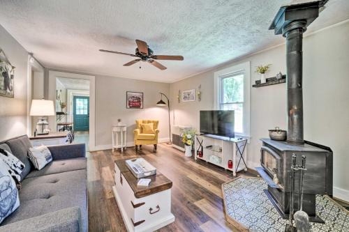 Waynesville House | Charming Waynesville Cottage Less Than 2 Mi to Main St