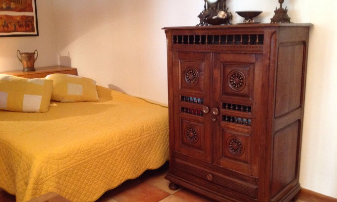 Quartier des Grandes-Carrieres Apartment | Charming, welcoming, comfortable apartment in a courtyard in Paris, with WiFi.