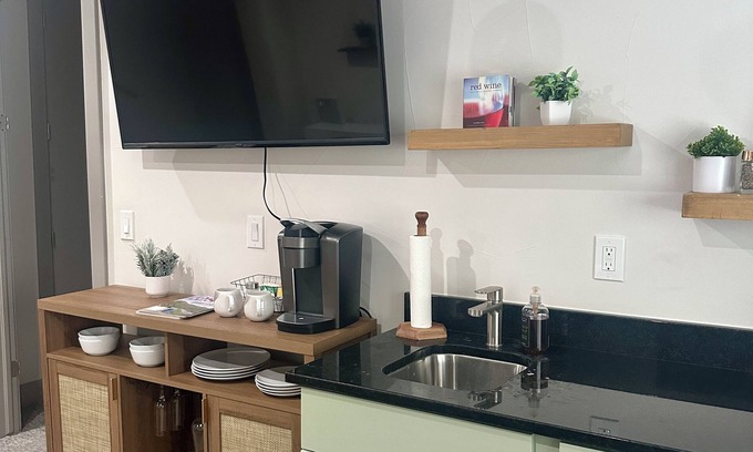 West Highland Apartment | Charming & Well Designed Studio in Prime Walkable Location