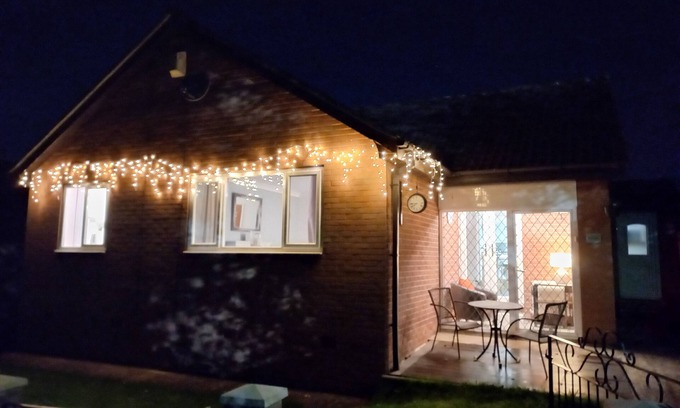 Greasbrough House | Charming Wentworth Lodge With Countryside Views