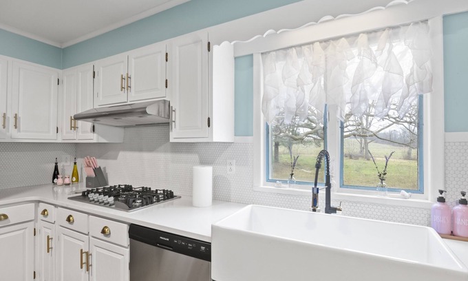 Seneca Falls House | Charming Wine Country Cottage | Cayuga Wine Trail