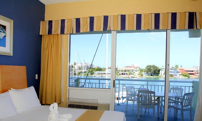 Clearwater Beach Hotel | Chart House Suites on Clearwater Bay