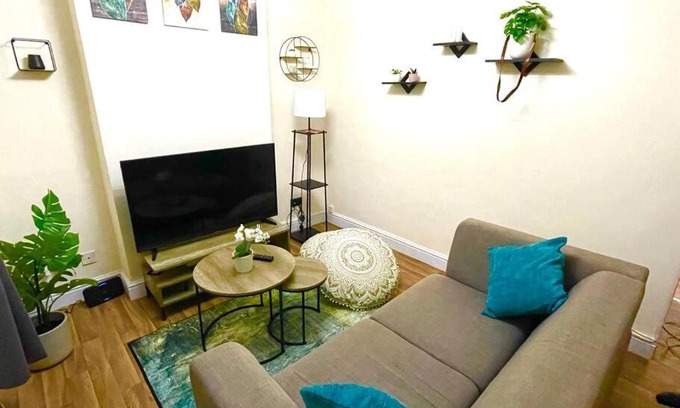 Chatham Apartment | Charter House with good Wifi