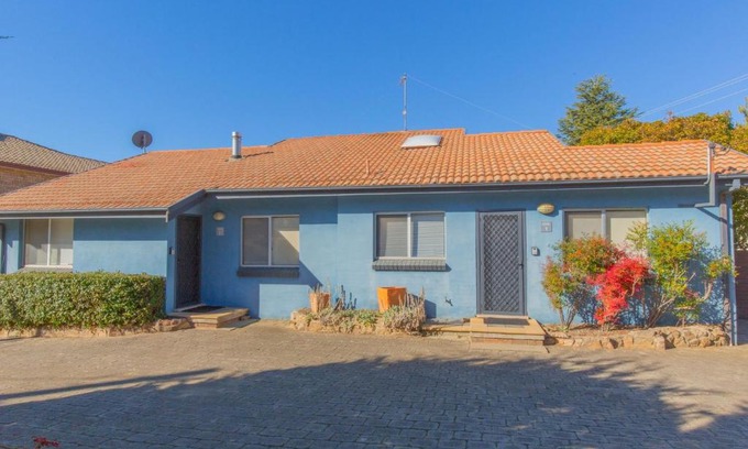 Jindabyne House | Charvel 35 Gippsland Street