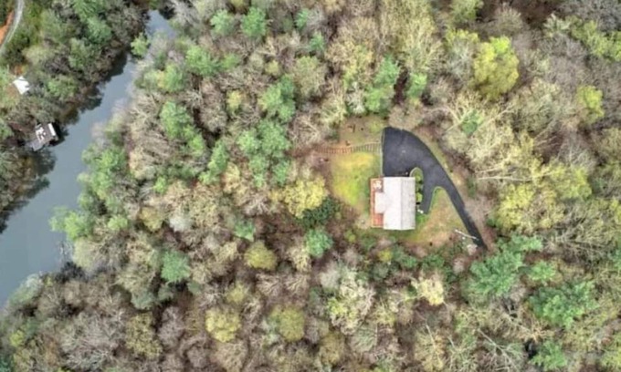 Bristol House | Chase Cove-Lakeside Retreat with Private Dock