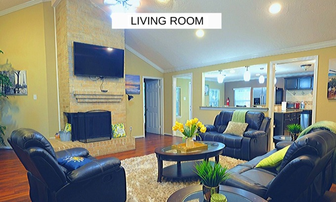 Missouri City House | Chaseview · Big Home - 4 bedrooms/5 queen beds Houston area