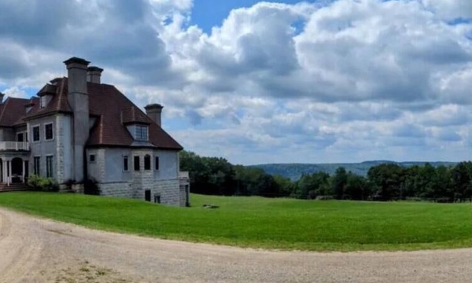 Hydetown House | Chateau Cheval- La Maison