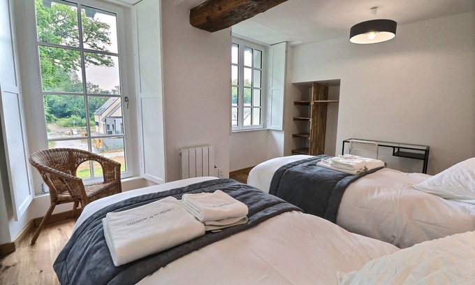 Chavagne Bed & Breakfast | Chateau des Fontenelles