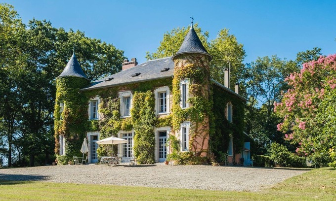Sainte-Marie-de-Gosse Other | Chateau Bellevue - Eight Bedroom Castle, Sleeps 16