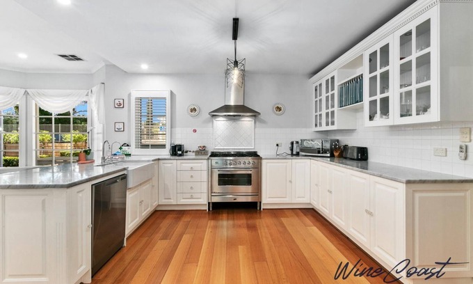 Aldinga House | Chateau “Home & Cottage” by Wine Coast Holidays - Offering the Full home and adjoining Cottage in one package.