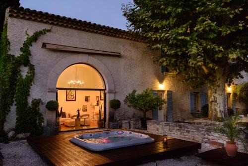 Tresques Villa | Chateau Juliette Winery Homestead Provence