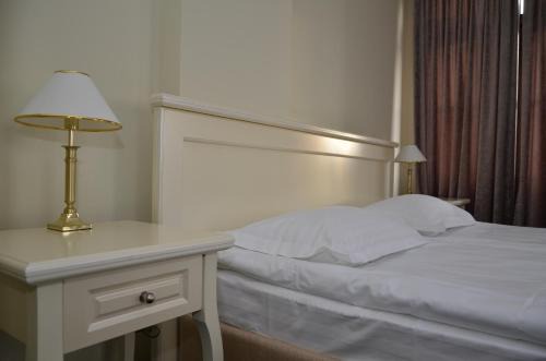 Khomyakuvka Hotel | Chateau Royal Hotel