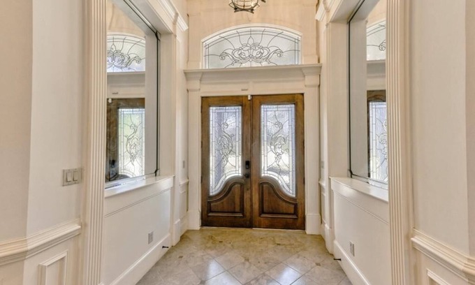 Cliftondale House | Chateau Willine 7 Bedrooms Mansion