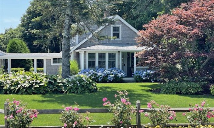North Chatham House | Chatham Getaway- Completely Renovated Cape Cottage w/Linens Included