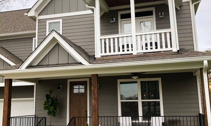 St. Elmo Improvement League House | Chattanooga Getaway 5 bedroom SLEEPS 15