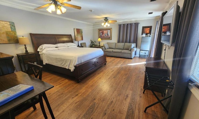 Lookout Valley Neighborhood Association Hotel | Chattanooga Room at Tennessee RiverPlace
