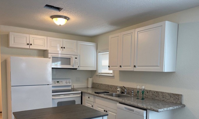 Gandy House | Cheerful 2 bed minutes to Downtown St Pete & Tampa