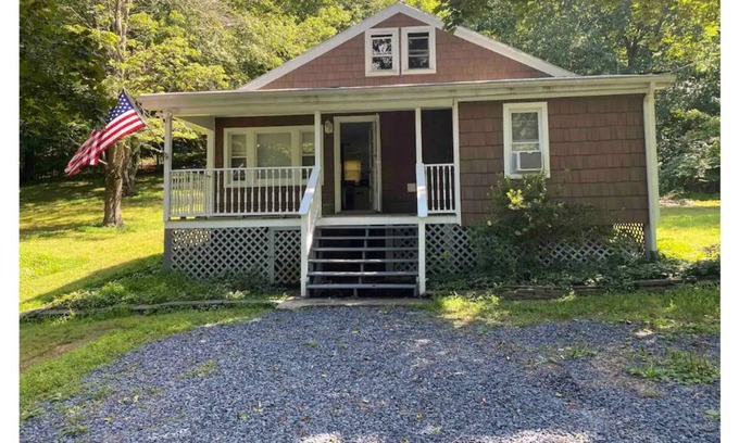 East Stroudsburg House | Cheerful 2 bedroom home near Shawnee with firepit